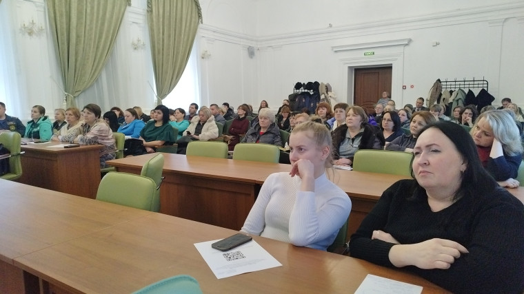Сотрудники Госавтоинспекции по Томскому району провели рабочую встречу с руководителями образовательных организаций, осуществляющими организованные перевозки групп детей автобусами.. Сотрудники Госавтоинспекции по Томскому району провели рабочую встречу с руководителями образовательных организаций, осуществляющими организованные перевозки групп детей автобусами..